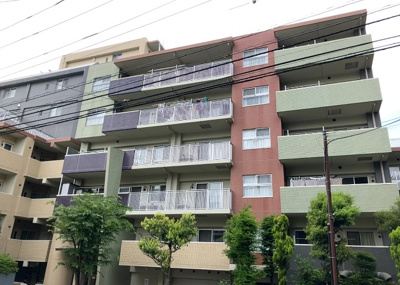 【庭】 | サンクタス・グロウヒルズ | 物件によっては、入居者が個人的に使用できる専用庭がついているものもあります。また、住宅の中にある土間の部分を庭と呼ぶこともあります。庭の用途は住む人によって変わり、それによってデザインもさまざまです。