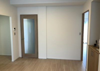 【ダイニング】 | サンクタス・グロウヒルズ | ダイニングは、食事や家族の団らんスペースとしてだけではなく、ほかの用途としても使用することができます。ダイニングテーブルを置き、食事のためのスペースを作ることでリビングとの差別化を図ることができます。