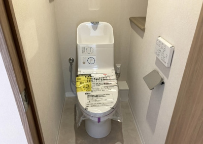 【トイレ】 | サンクタス・グロウヒルズ | トイレは大きさや形、機能、抗菌性などが異なる多種多彩なタイプが各メーカーから出ています。それぞれに良さがあるため、事前にどういったタイプのトイレがいいのかをご家庭内で決めて、内見に行くといいでしょう。