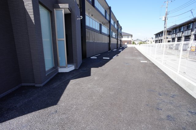 習志野市鷺沼台４丁目の賃貸マンションの駐車場
