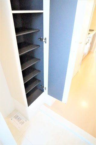 習志野市鷺沼台４丁目の賃貸マンションの内装|下駄箱です。たくさん靴入りますね！