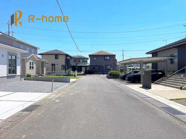 土浦市おおつ野3期　新築戸建て　4号棟の前面道路含む現地写真|堂々！建物完成♪実際のお部屋をご見学可能です♪
ご見学が一番の資料！お気軽にお問い合わせ下さい♪