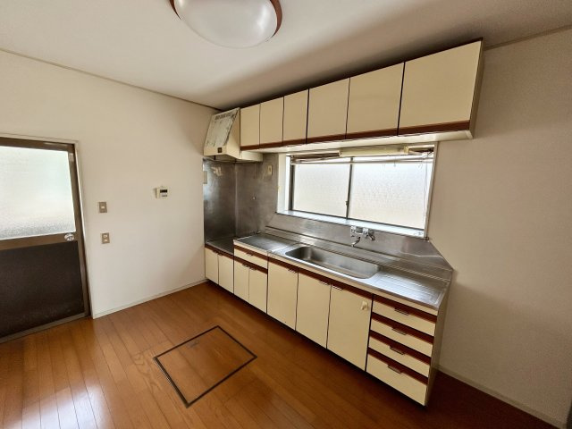 【中古戸建】前橋市稲荷新田町のキッチン|収納棚を設けてスッキリしたキッチンに変身可能です♪