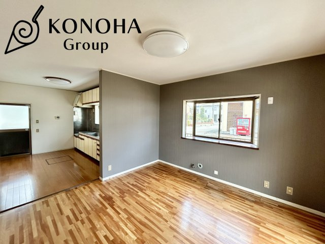 【中古戸建】前橋市稲荷新田町の居間・リビング|これから長く住むお家のリビングには毎日気持ちのいい日差しが差し込みます。ポカポカ日向ぼっこをしながらお昼寝をするのもいいですね♪明るいリビングに気分も晴れやかに♪