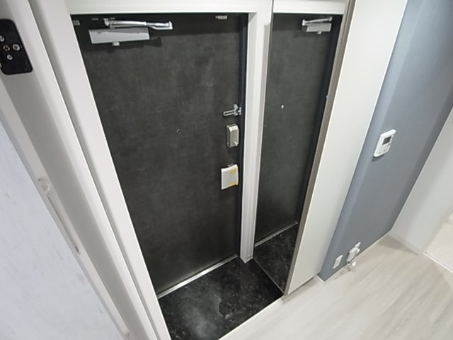 神戸市兵庫区鍛冶屋町１丁目の賃貸マンションの玄関|シューズボックス付き
