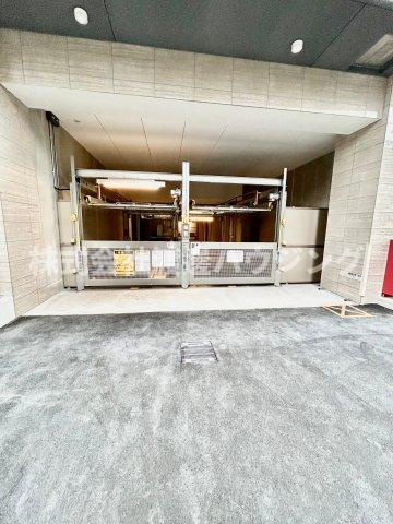 セレニテ江坂グランデの駐車場