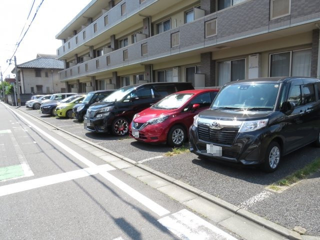 ルネスレヨンヴェール（Bタイプ）の駐車場