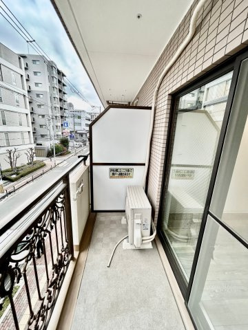 アール江坂のバルコニー