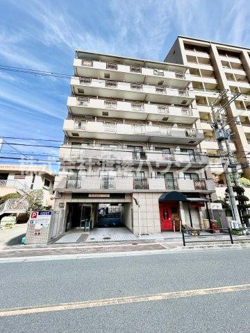 アール江坂の外観