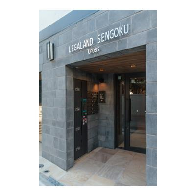 ＬＥＧＡＬＡＮＤ　ＳＥＮＧＯＫＵ　Ｃｒｏｓｓ （レガランド　センゴク　クロス）のエントランス