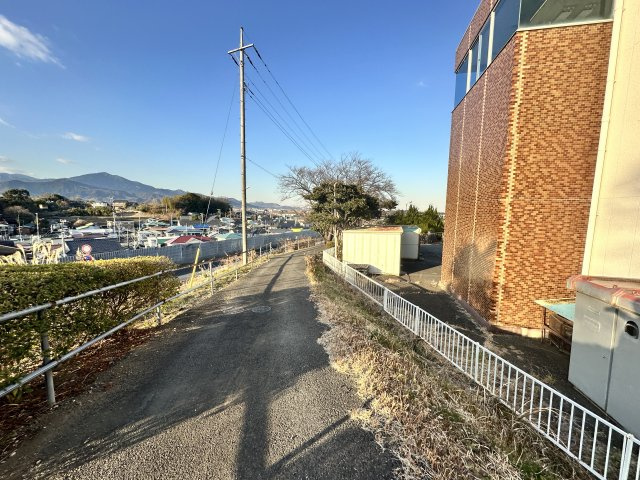 平塚市広川 敷地約2083坪　住宅・事業用地の前面道路含む現地写真