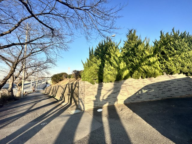平塚市広川 敷地約2083坪　住宅・事業用地の前面道路含む現地写真