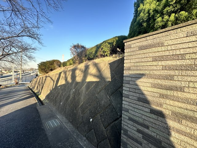 平塚市広川 敷地約2083坪　住宅・事業用地の前面道路含む現地写真
