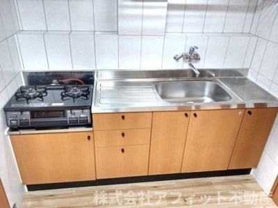 【キッチン】 | サンライズ・U | 2口ガスコンロ付き