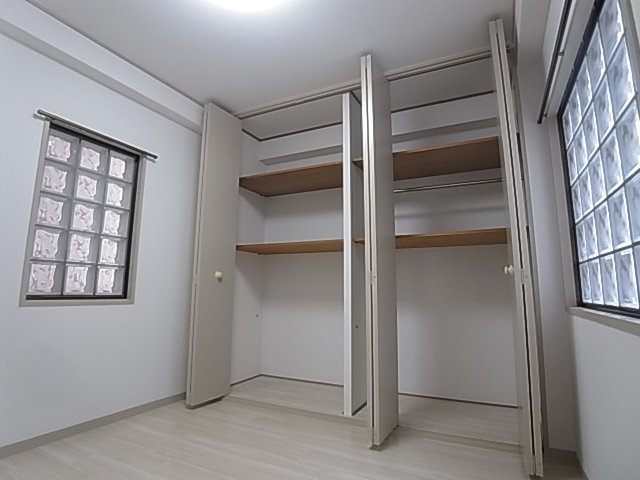 神戸市兵庫区塚本通６丁目の賃貸マンションの収納