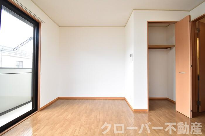 ホワイトウイングの居間・リビング|洋室６．８帖