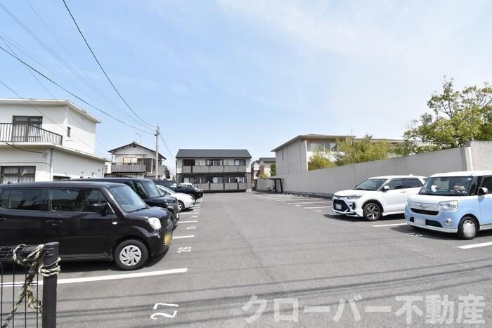 ホワイトウイングの駐車場|駐車場