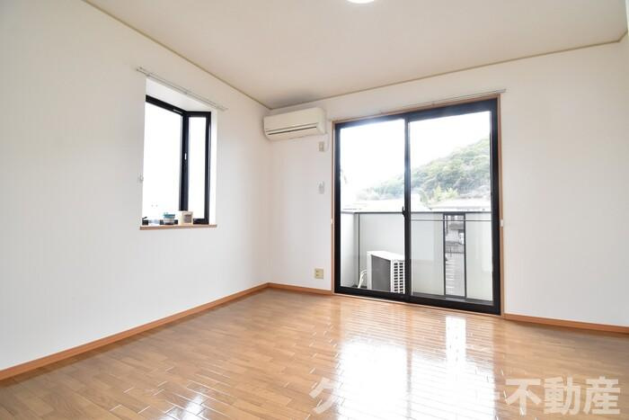 ホワイトウイングの居間・リビング|洋室６．８帖