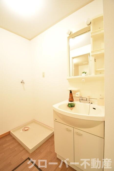 ホワイトウイングの洗面所|洗髪洗面化粧台・室内洗濯機置場