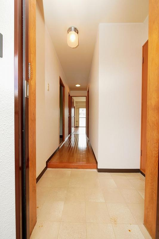 オハイオハイツの玄関|オハイオハイツ402号室
