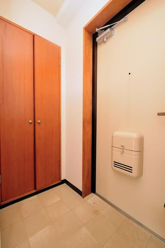 オハイオハイツの玄関|オハイオハイツ402号室
