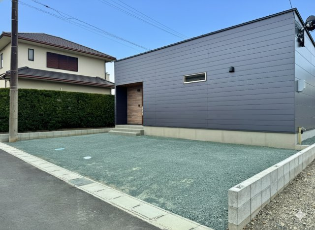 浜松市中央区小沢渡町の中古一戸建の駐車場|駐車場は平置き３台置くことが出来ます♪