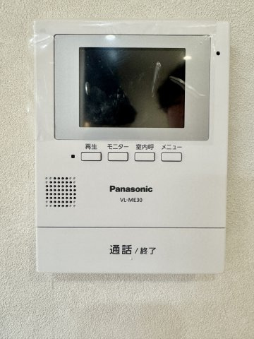 浜松市中央区小沢渡町の中古一戸建の防犯設備|大きなモニター付きインターホン！相手の顔が良く見えます！誰が来たかすぐ分かるので防犯対策にもなりますね！
