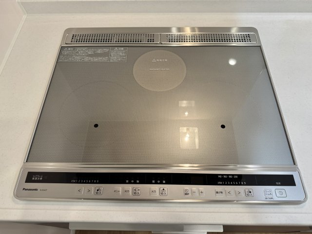 浜松市中央区小沢渡町の中古一戸建の設備|三口コンロになります。
家事の時短にも繋がりますね♪
