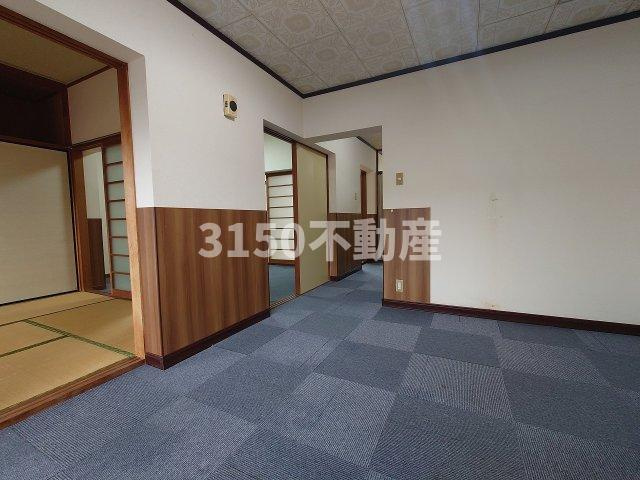 浅野第三ビルの居間・リビング