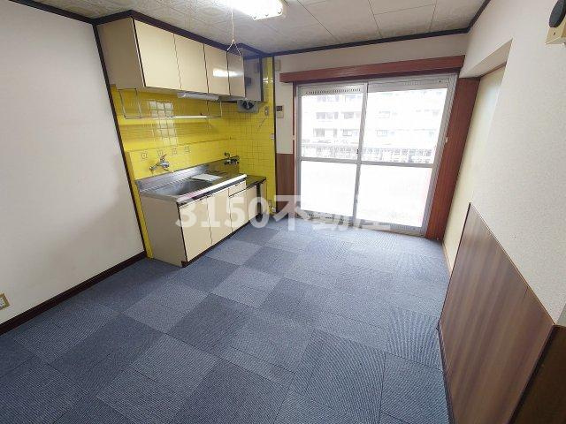 浅野第三ビルの居間・リビング