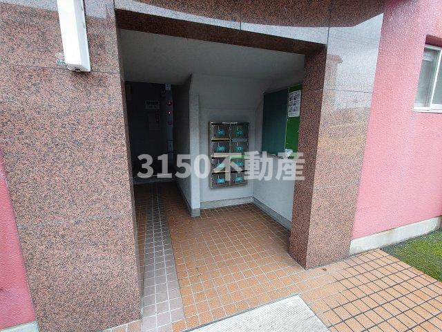 浅野第三ビルのエントランス