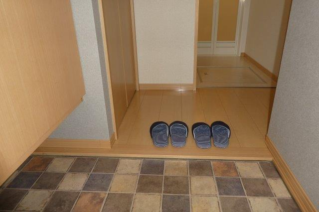 アシュランスAの玄関