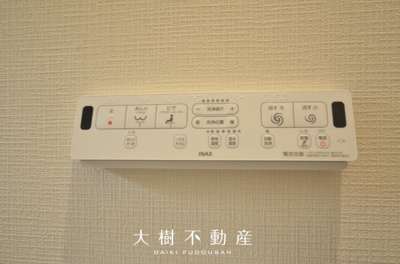 【トイレ】 | 座間市南栗原3丁目　新築戸建て　全2棟【仲介手数料無料】 | 1階