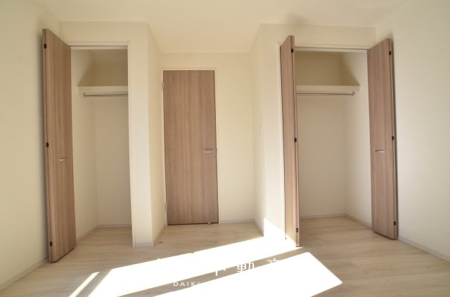 【洋室】 | 座間市南栗原3丁目　新築戸建て　全2棟【仲介手数料無料】 | 2階　洋室1（7.0帖）クローゼット