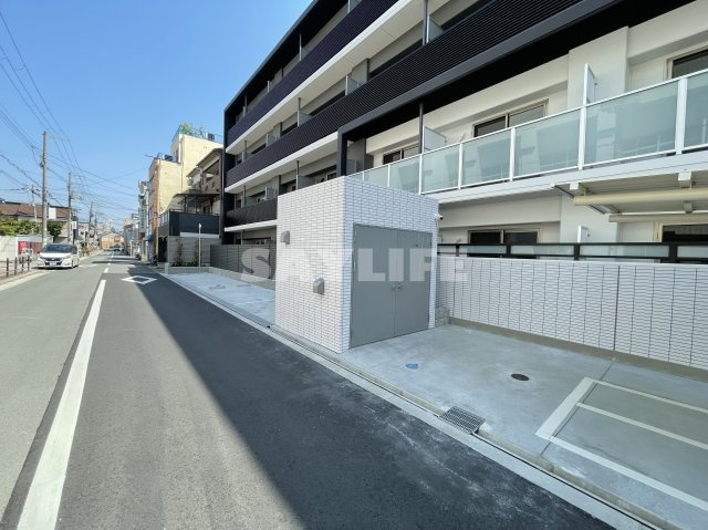Alivis緑橋の駐車場