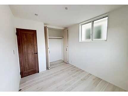 広島市安佐南区東野２丁目　新築一戸建ての洋室