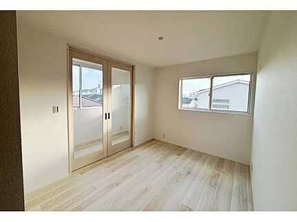 広島市安佐南区東野２丁目　新築一戸建ての洋室