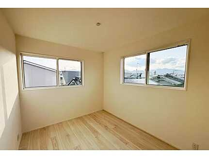 広島市安佐南区東野２丁目　新築一戸建ての洋室