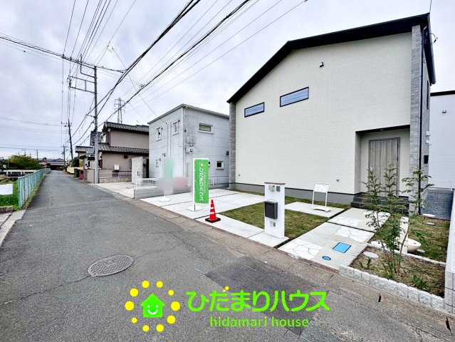 加須市三俣１期　新築一戸建て　02　ピュアガーデンの前面道路含む現地写真