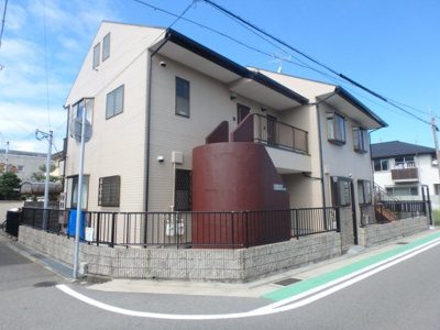 【外観】 | サンライズ・ビラＳ | 階段の塗料は阪急電車と同じ塗料です