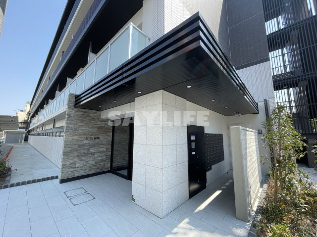 Alivis緑橋のエントランス