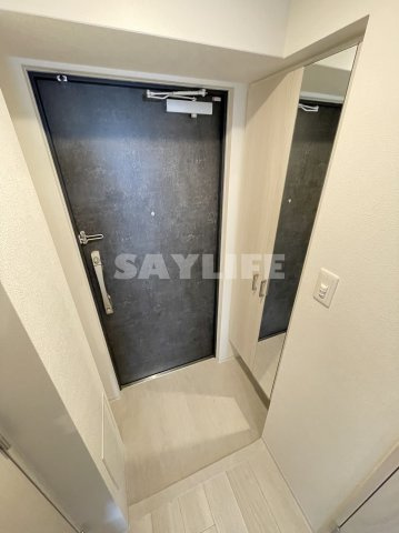 Alivis緑橋の玄関