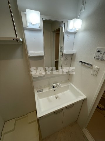 Alivis緑橋の独立洗面台