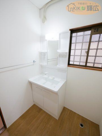 明石市二見町福里　中古戸建の独立洗面台