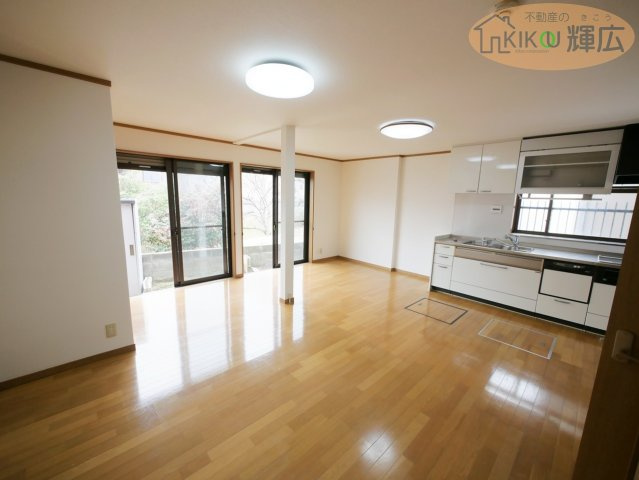 明石市二見町福里　中古戸建の居間・リビング
