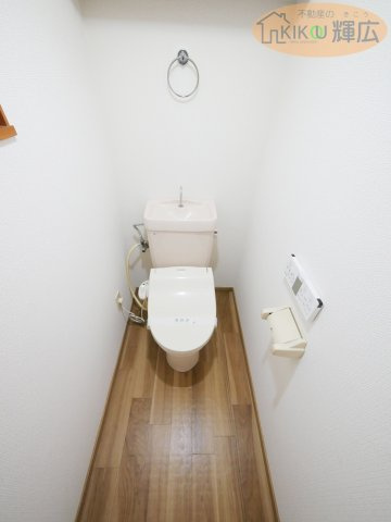 明石市二見町福里　中古戸建のトイレ
