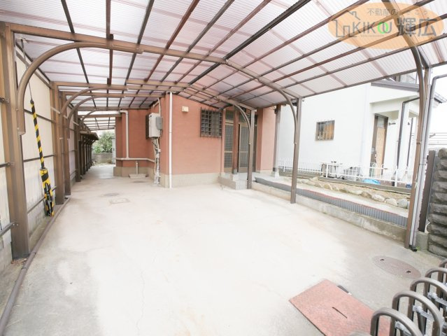 明石市二見町福里　中古戸建の駐車場