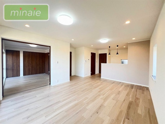 【居間・リビング】 | ５SLDK　リフォーム〇　再生住宅　幕張本郷14分 | 販売現地