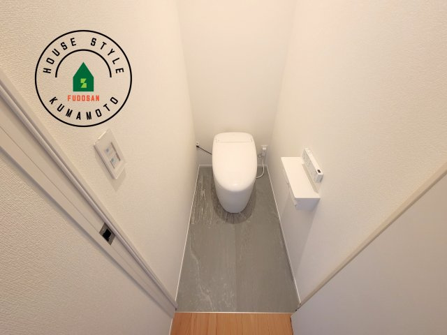 熊本市北区清水新地1丁目第1-1棟（1号棟）　のトイレ|温水洗浄便座を完備しております。2ヶ所にトイレがあるのは朝の慌ただしい時間も安心です。