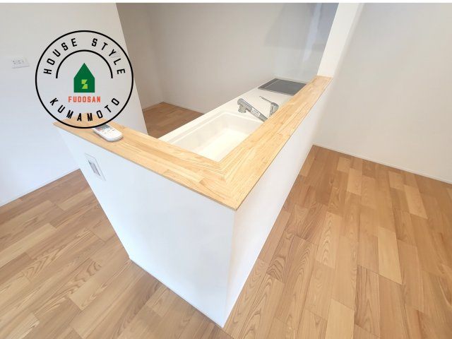 熊本市北区清水新地1丁目第1-1棟（1号棟）　のダイニング|キッチンから立ち込める香りが今日の料理を期待させます。